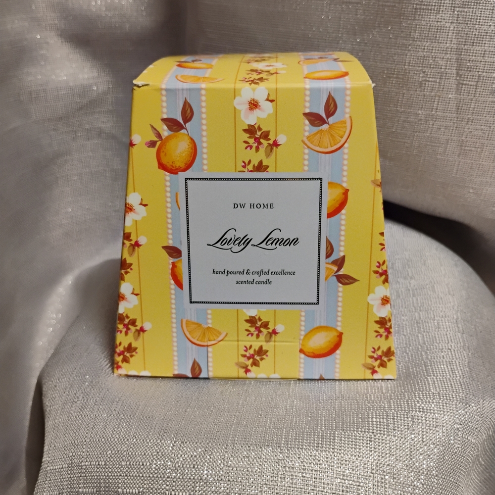 DW Home Lovely Lemon Scented Candle
